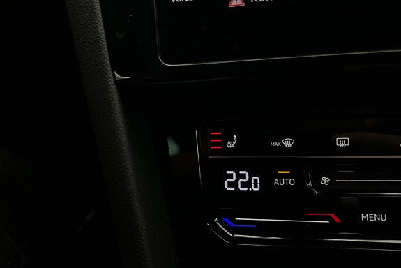 Volkswagen Passat 18 of 25