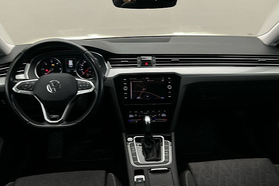 Volkswagen Passat 6 of 25