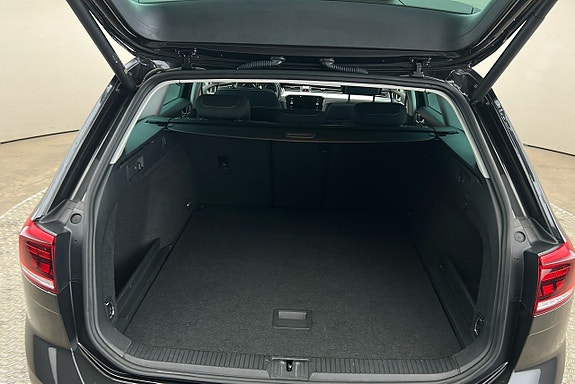Volkswagen Passat 14 of 25