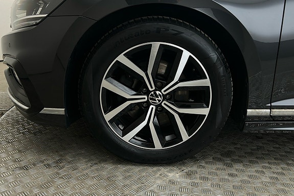 Volkswagen Passat 12 of 25