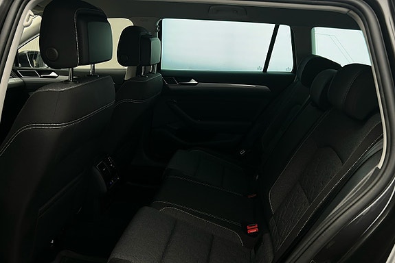 Volkswagen Passat 13 of 25