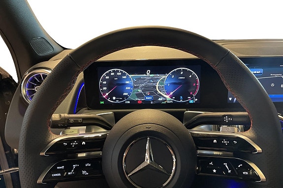Mercedes-Benz GLB220 d 7 of 16
