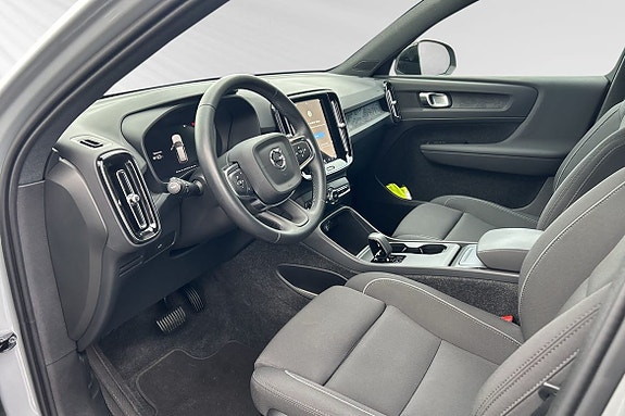 Volvo EX40 8 of 13
