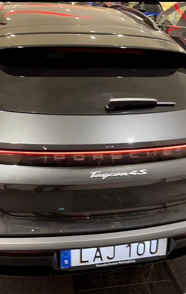 Porsche Taycan 4S 3 of 5