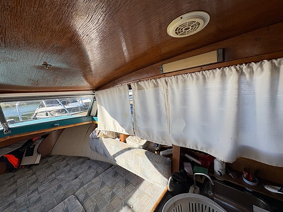Coronet 24 Cabin De Luxe 15 of 30