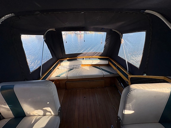 Coronet 24 Cabin De Luxe 19 of 30