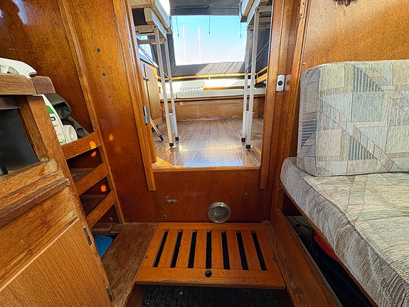 Coronet 24 Cabin De Luxe 6 of 30