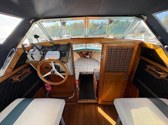 Coronet 24 Cabin De Luxe 5 of 30