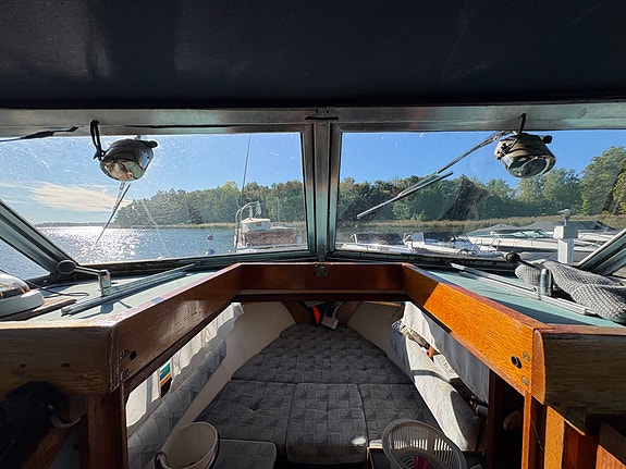 Coronet 24 Cabin De Luxe 9 of 30