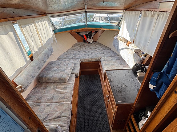 Coronet 24 Cabin De Luxe 4 of 30