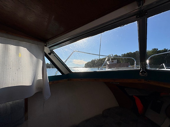 Coronet 24 Cabin De Luxe 14 of 30