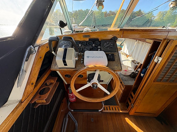 Coronet 24 Cabin De Luxe 16 of 30