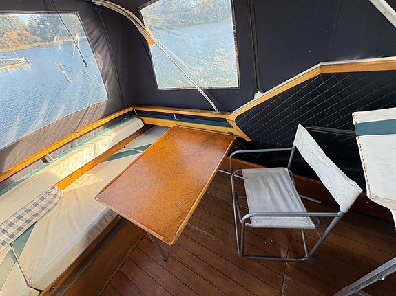 Coronet 24 Cabin De Luxe 13 of 30