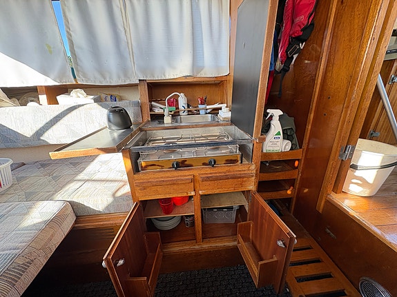 Coronet 24 Cabin De Luxe 10 of 30