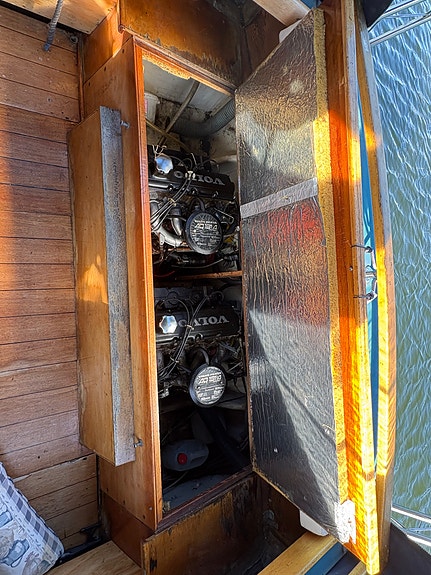 Coronet 24 Cabin De Luxe 26 of 30