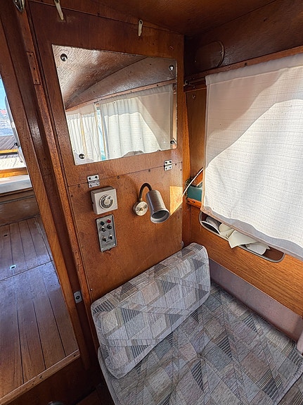 Coronet 24 Cabin De Luxe 12 of 30
