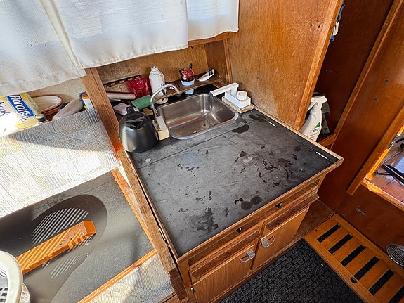 Coronet 24 Cabin De Luxe 21 of 30