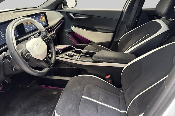 Kia EV6 8 of 21