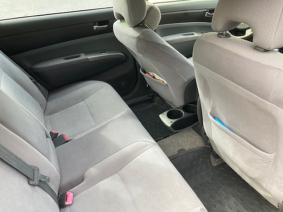 Toyota Prius 6 of 7