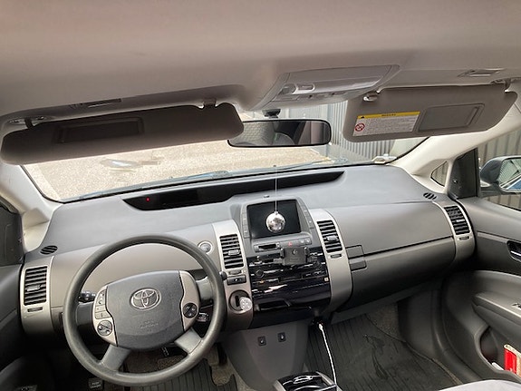 Toyota Prius 7 of 7