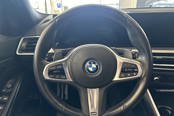 BMW 330e 12 of 30