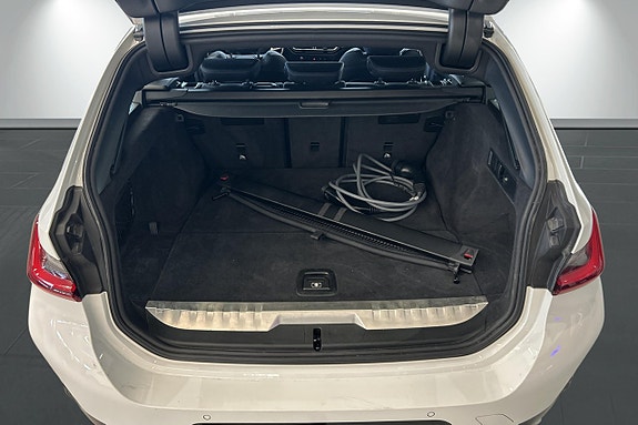 BMW 330e 17 of 30