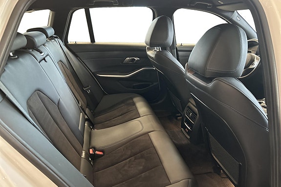 BMW 330e 15 of 30
