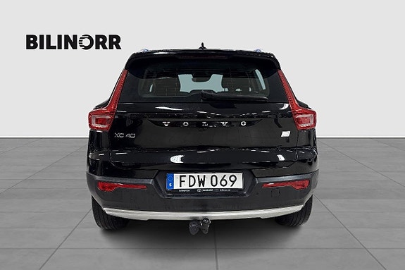 Volvo XC40 5 of 15