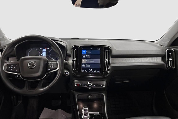 Volvo XC40 9 of 15