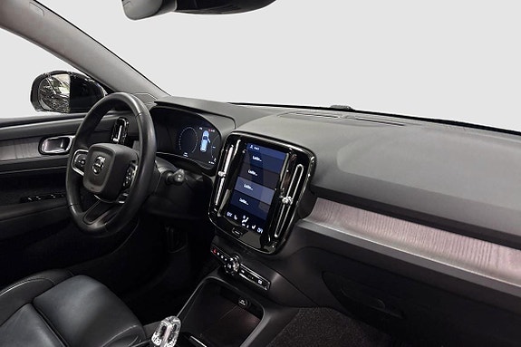 Volvo XC40 7 of 15