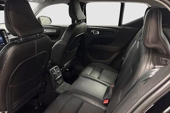 Volvo XC40 10 of 15
