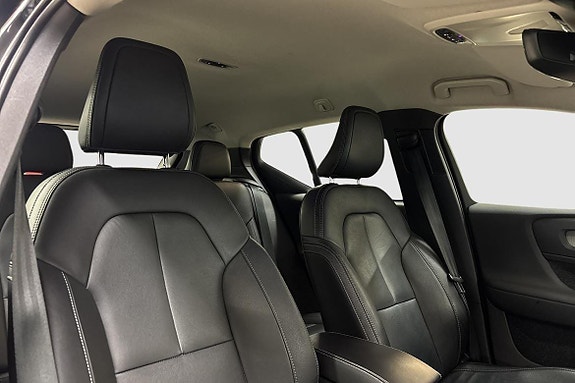 Volvo XC40 8 of 15