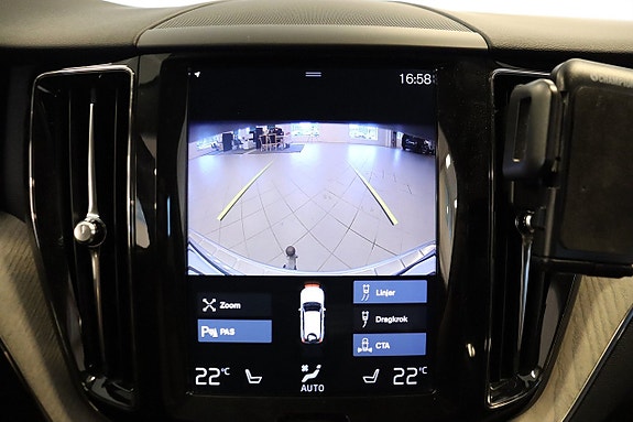 Volvo XC60 14 of 18