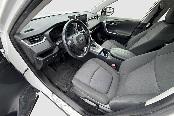Toyota RAV4 8 of 17
