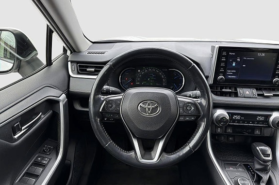 Toyota RAV4 11 of 17