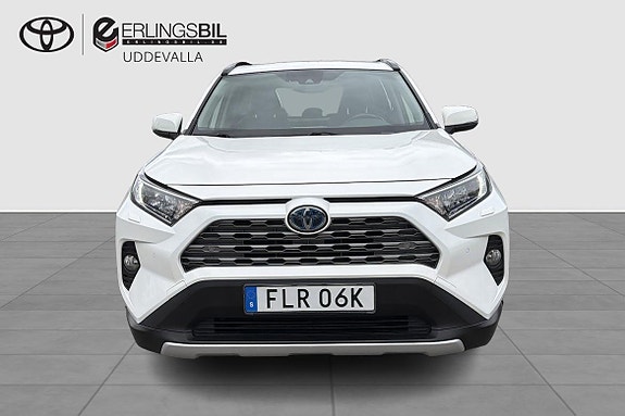 Toyota RAV4 6 of 17
