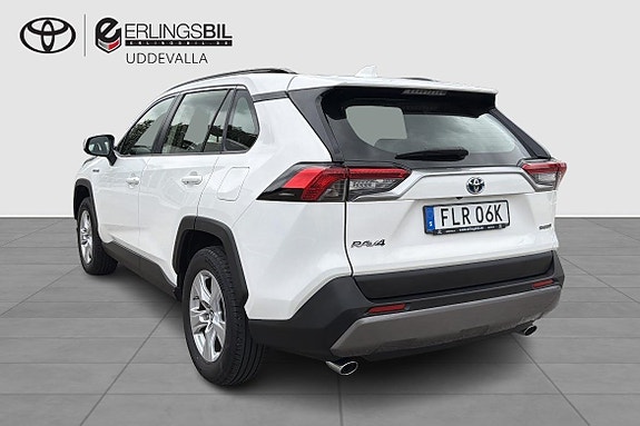Toyota RAV4 3 of 17