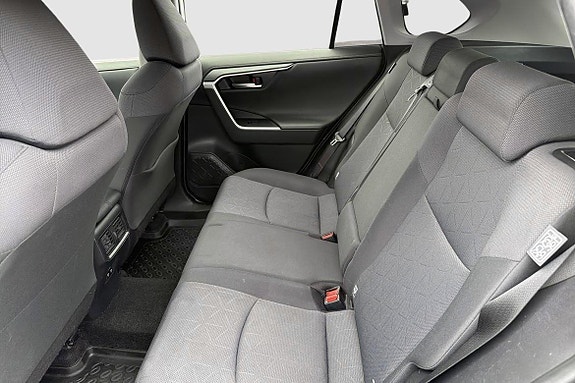 Toyota RAV4 9 of 17