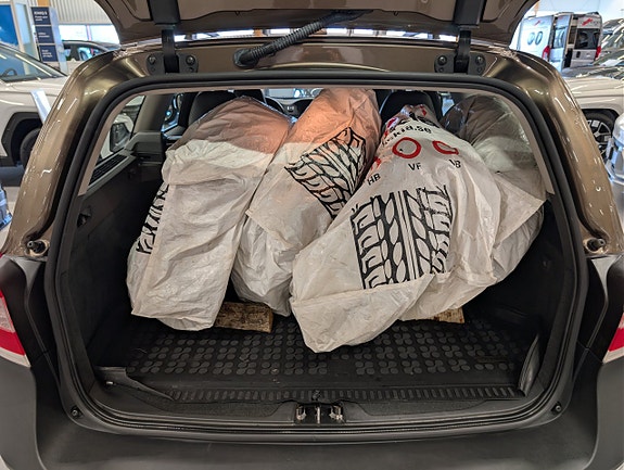 Volvo XC70 13 of 13