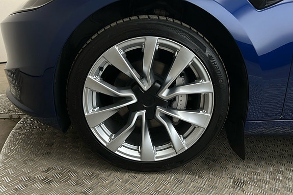 Tesla Model 3 11 of 25
