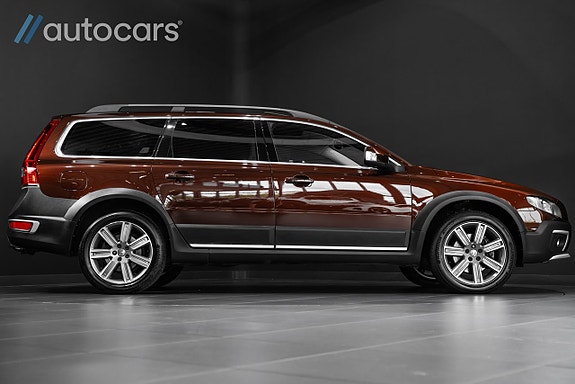 Volvo XC70 2 of 30