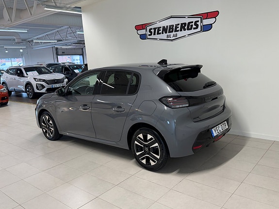 Peugeot 208 4 of 15