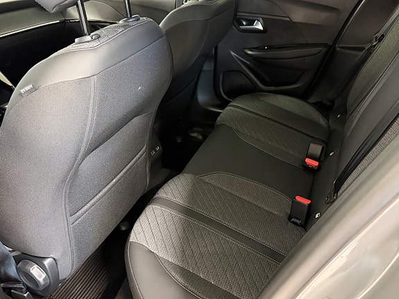 Peugeot 208 7 of 15