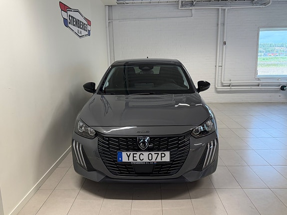 Peugeot 208 2 of 15