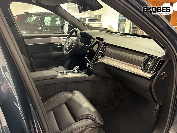 Volvo XC90 10 of 20
