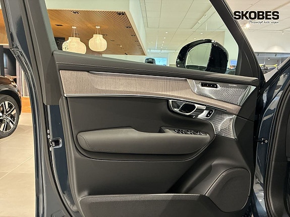 Volvo XC90 14 of 20