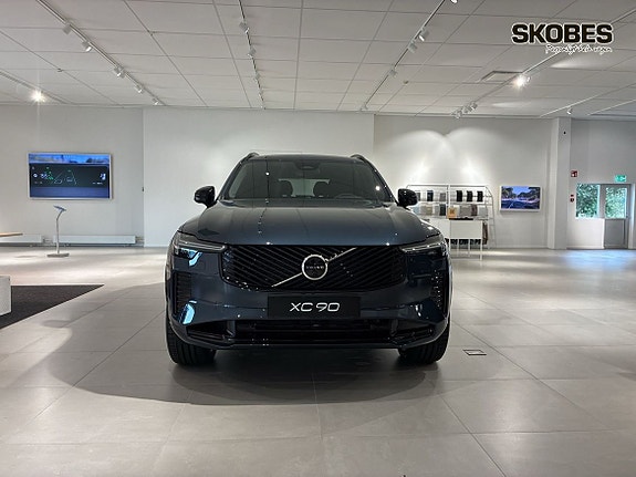 Volvo XC90 2 of 20