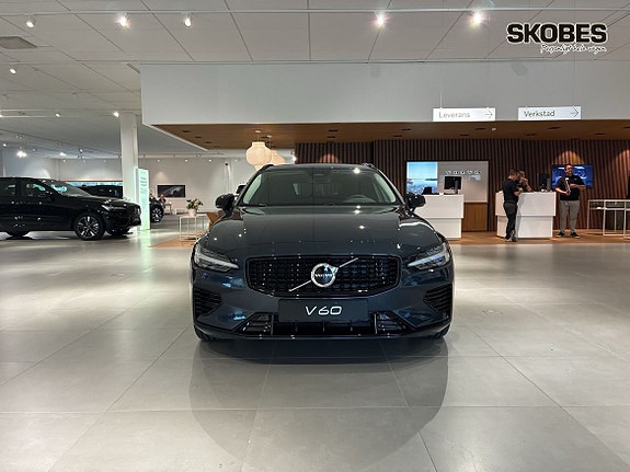 Volvo V60 2 of 16