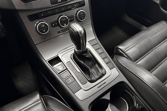 Volkswagen Passat 12 of 17