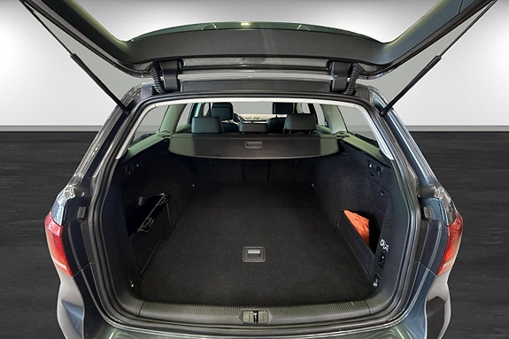 Volkswagen Passat 14 of 17